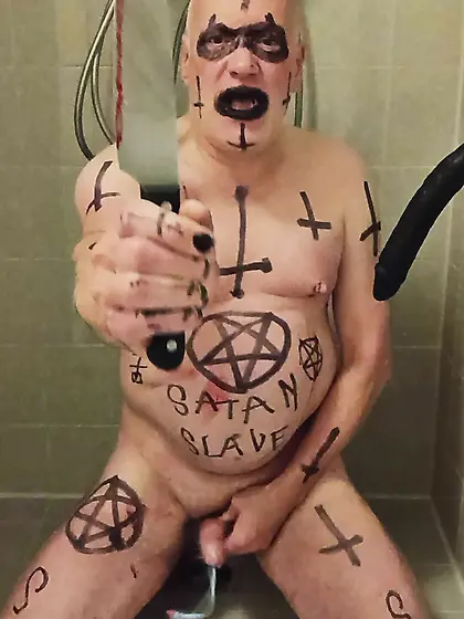 Satan Slave Cuts Open His Own Nipples