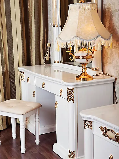 Bodacious babe in a sexy thong shows her bare breasts and then s