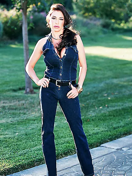 Busty brunette babe Xena Diaz strips outdoors and exposes her ma