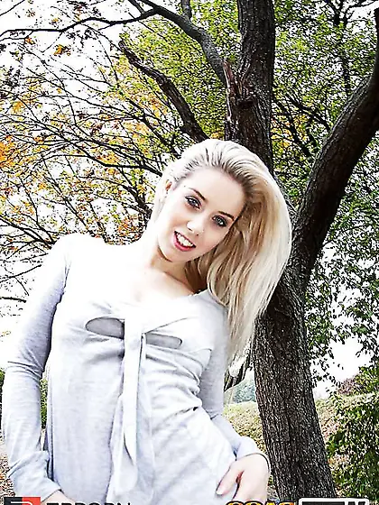 Upskirt nailing in public porn movie