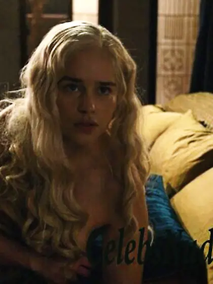 Emilia Clarke naked photos