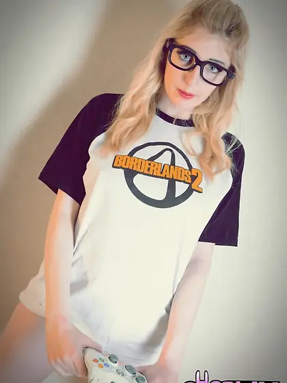 Sexy blonde glasses drops