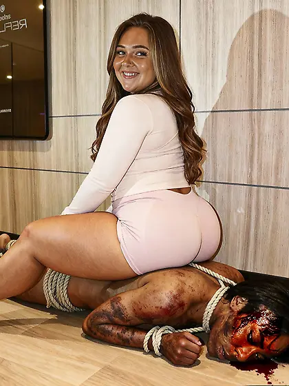 Pawg sits on a nigger