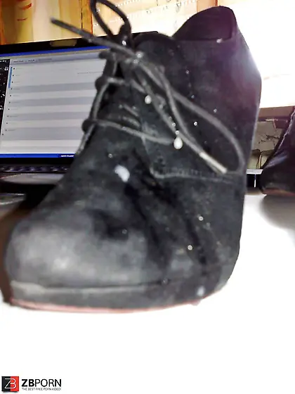 Oxford high-heeled shoes creamed by acquaintance