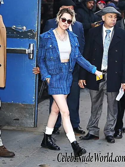 Kristen Stewart Braless