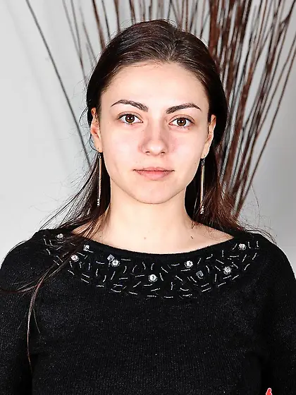 Attractive brunette Brill Xandra with large bazookas stripping t