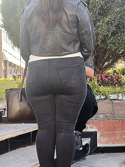 Big booty sexy ass jeans