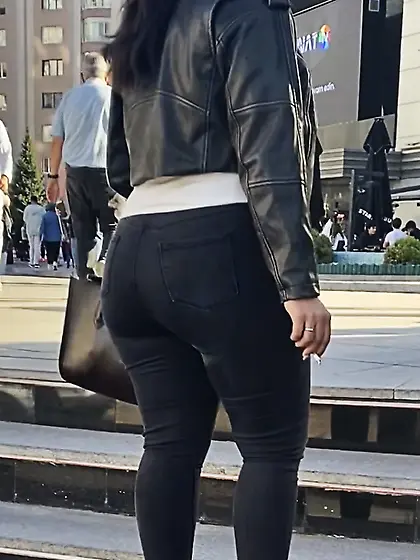 Big booty sexy ass jeans