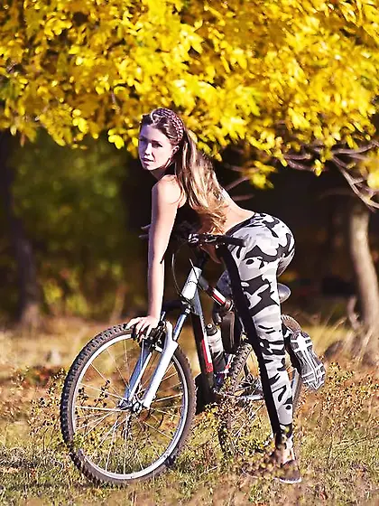 Athletic fingering squirt