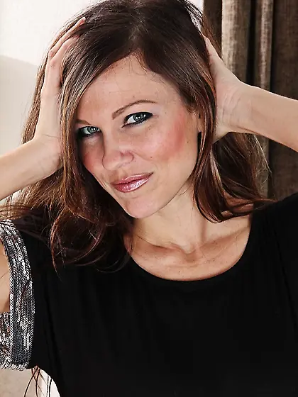 Mature office cougar flaunts