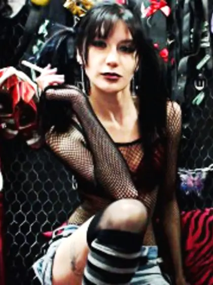 Brunette cherryqueenx perform anal