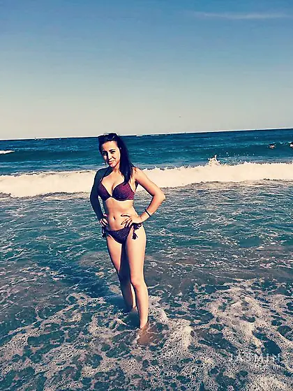 Athletic teen camgirl