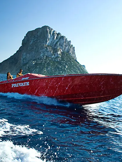 Alluring babe juicy boobs