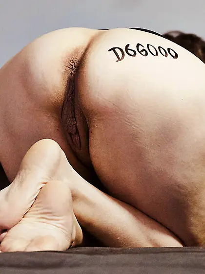 Dedicace pour D66000 sur le cul de ma femme write ass slut