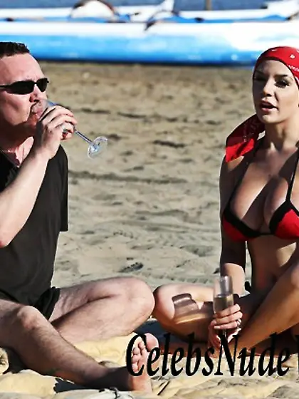 Courtney Stodden Wearing A Bikini In Venice (Areola Slip As A Bo