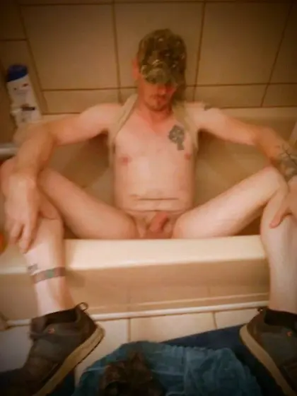 Redneck in the tub