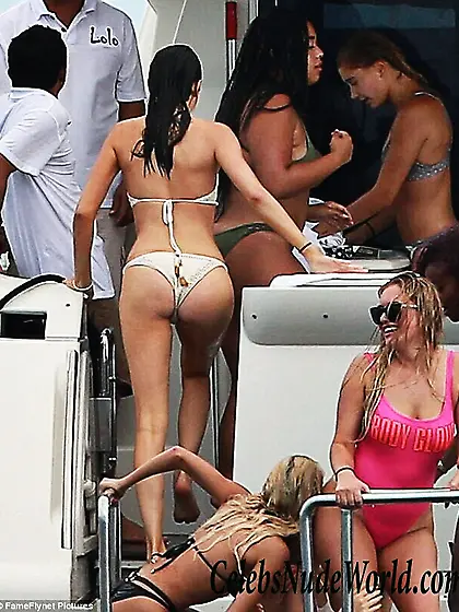 Nude pics of Kylie Jenner
