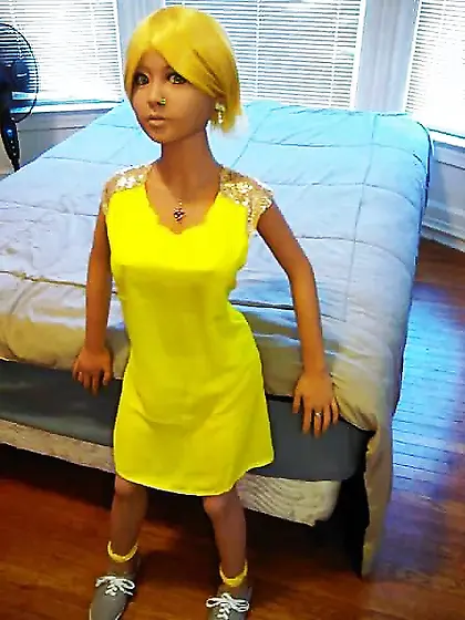Nina's yellow dress