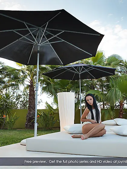 Blackhaired curvy ebony long