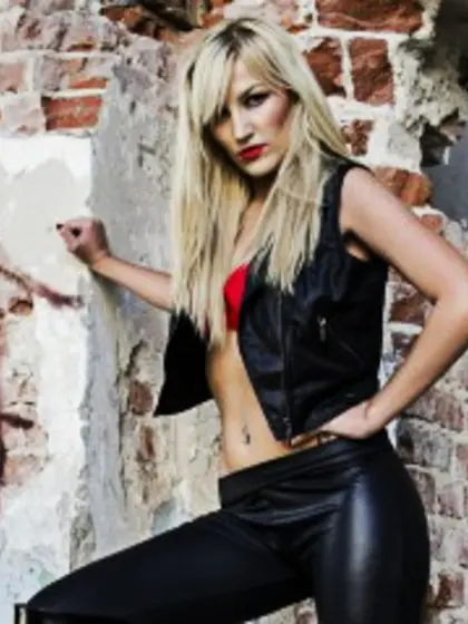 Blonde mistressester perform cameltoe