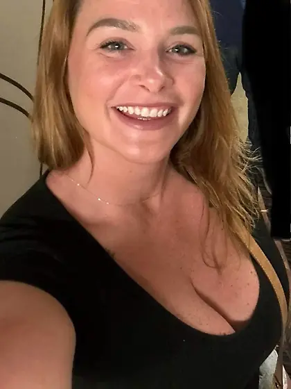 Realtor Erin shows off porn star body for GGW