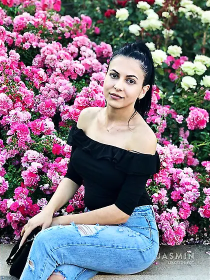 Italian brown eyes girl