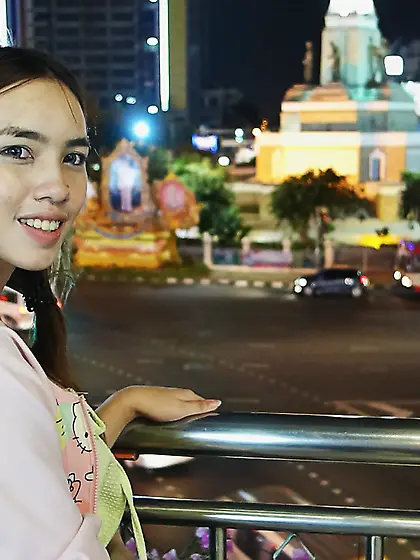 Hotel room fun with a Thai girl who wants hard white dick