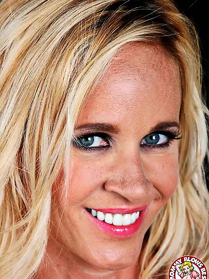 Fair haired mom Totally Tabitha with big breasts gives incredibl