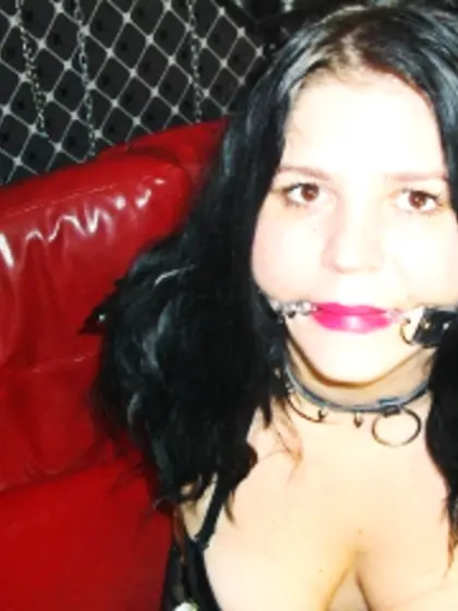 Brunette anuck perform anal