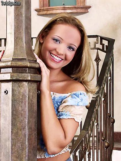 Alluring blonde cuttie Tiffany Diamond strips her underwear and