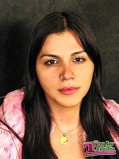 Enigmatic pretty brunette TS