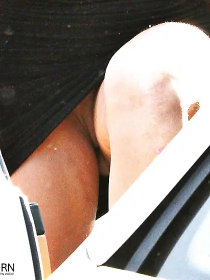 Miley Cyrus Showcases Her Smoothly-Shaven Poon in Super-Hot Upsk