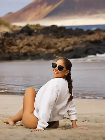 AF girl,  who had problems with thong in prev video