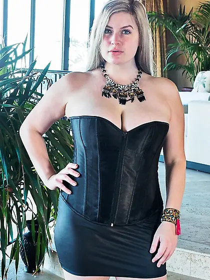 Corset model amateur
