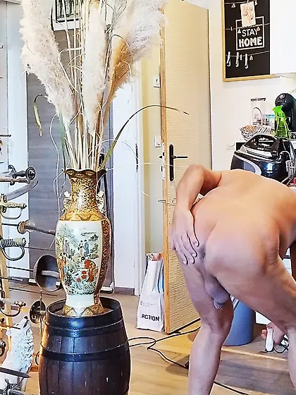 Je fais le ménage nu