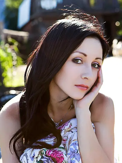 The beautiful brunette chick Night A and her enticing softcore p