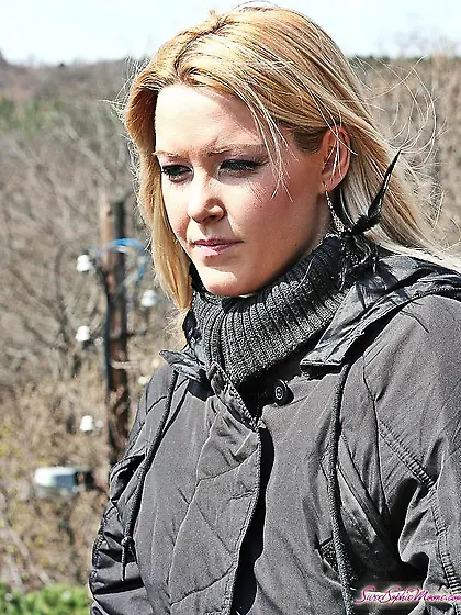 Sophie Moone and Lora Craft strip together and have amazing hot