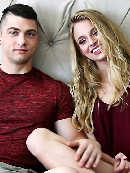 Ripped guy plows his skinny gf’s pussy