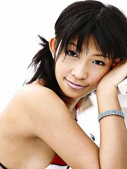 Charming bimbo Sasa Handa goes out of her bikini bra and exposes