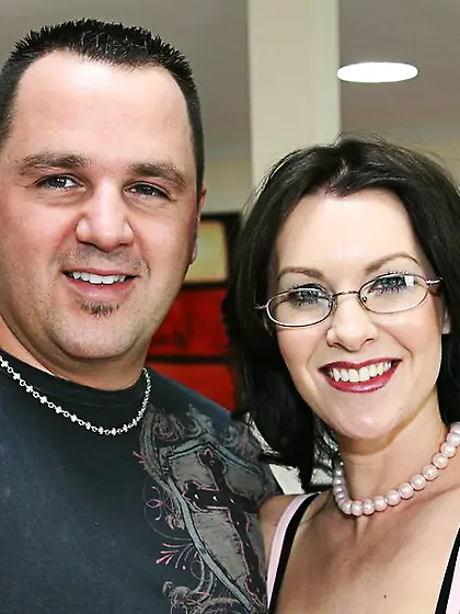 Pretty Brunette Wife Sucking Fucks another...