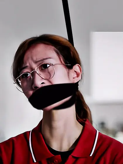 A long tightly stretched throat