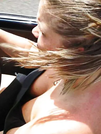 Ooops... Downblouse!!