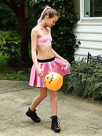 Skinny ponytailed teen fucking