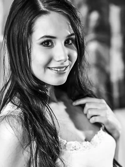 Enhavo by Deltagamma.  Featuring: Vanessa Angel.  MetArt.  Gallery