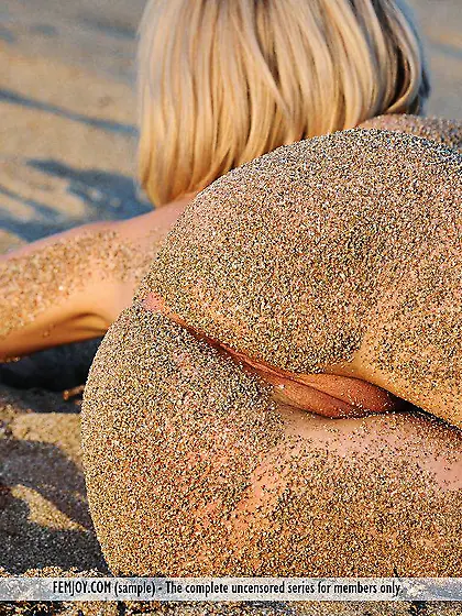 Gorgeous slender blonde Olina D goes skinny diping and makes tas