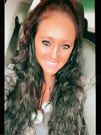 Cute Courtney wanted to show her tits for GGW