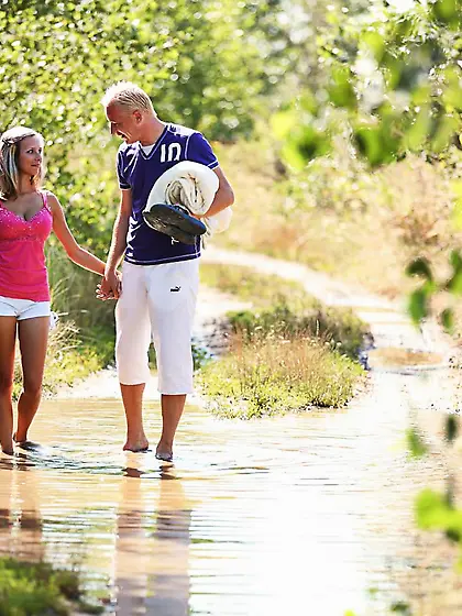 Slender cutie Tracy Gold takes her boyfriend on an outdoor hike