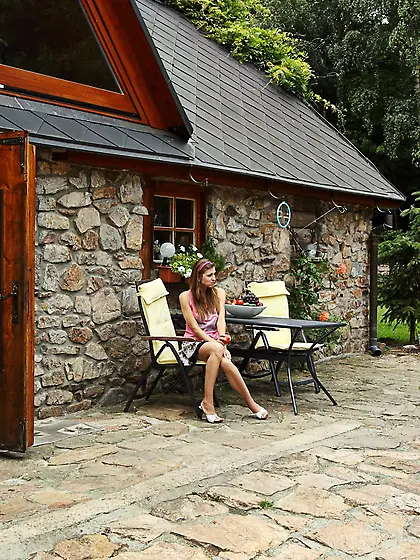 Lewd bimbo Eufrat puts the pins on her shaved pussy lips and mas