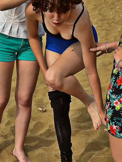 braless downblouse teen