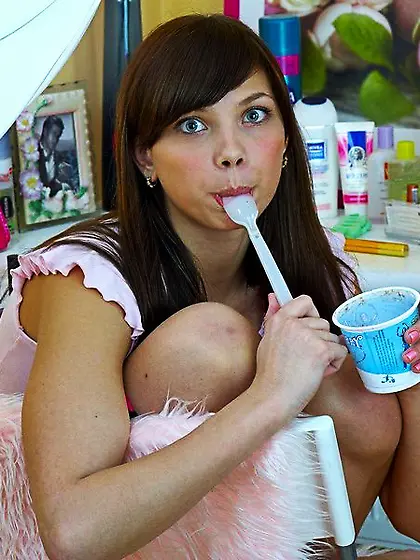 Luna has some fun getting ready